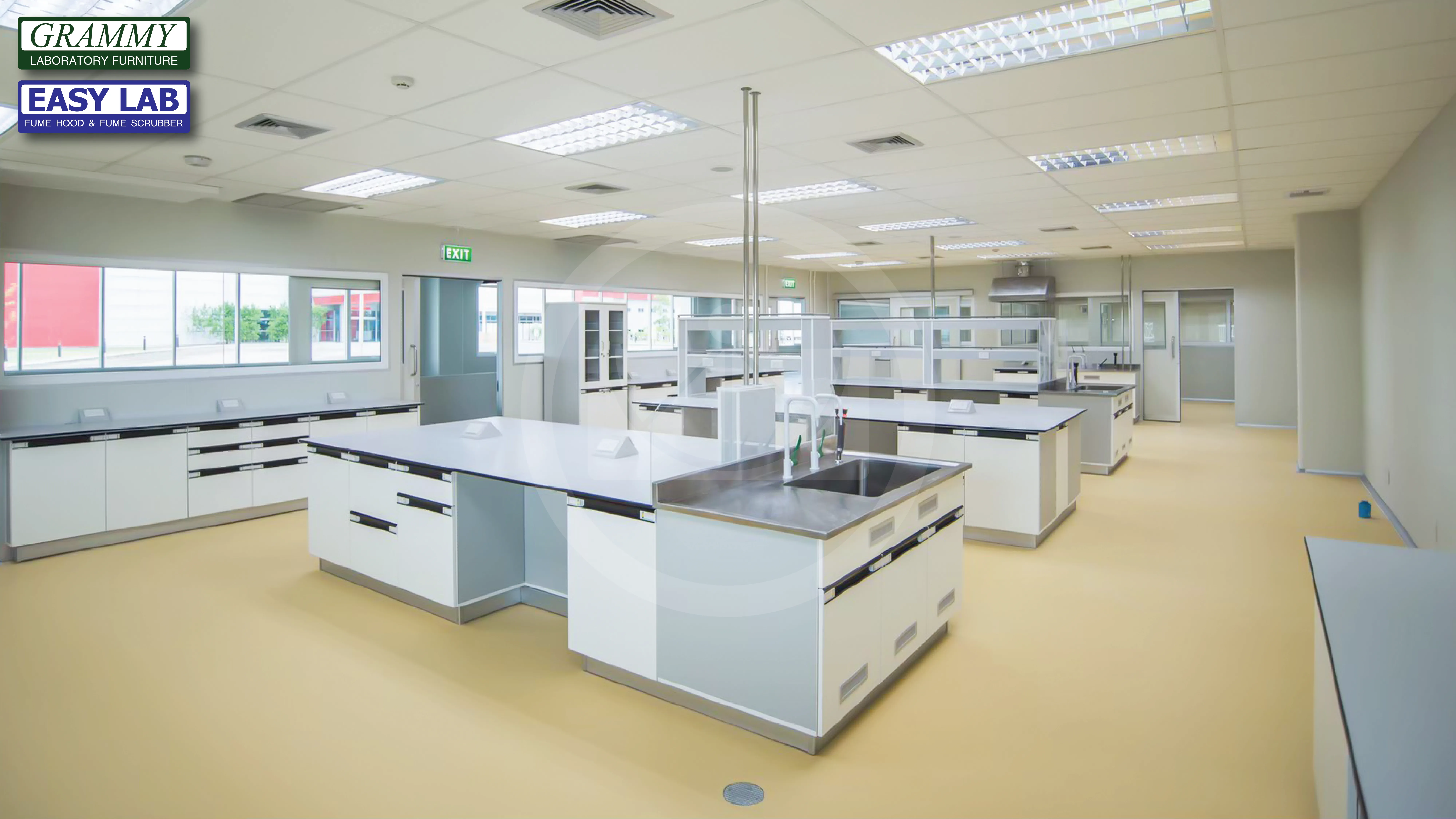 ติดตั้งโต๊ะปฏิบัติการ GRAMMY & ตู้ดูดควัน EASY LAB