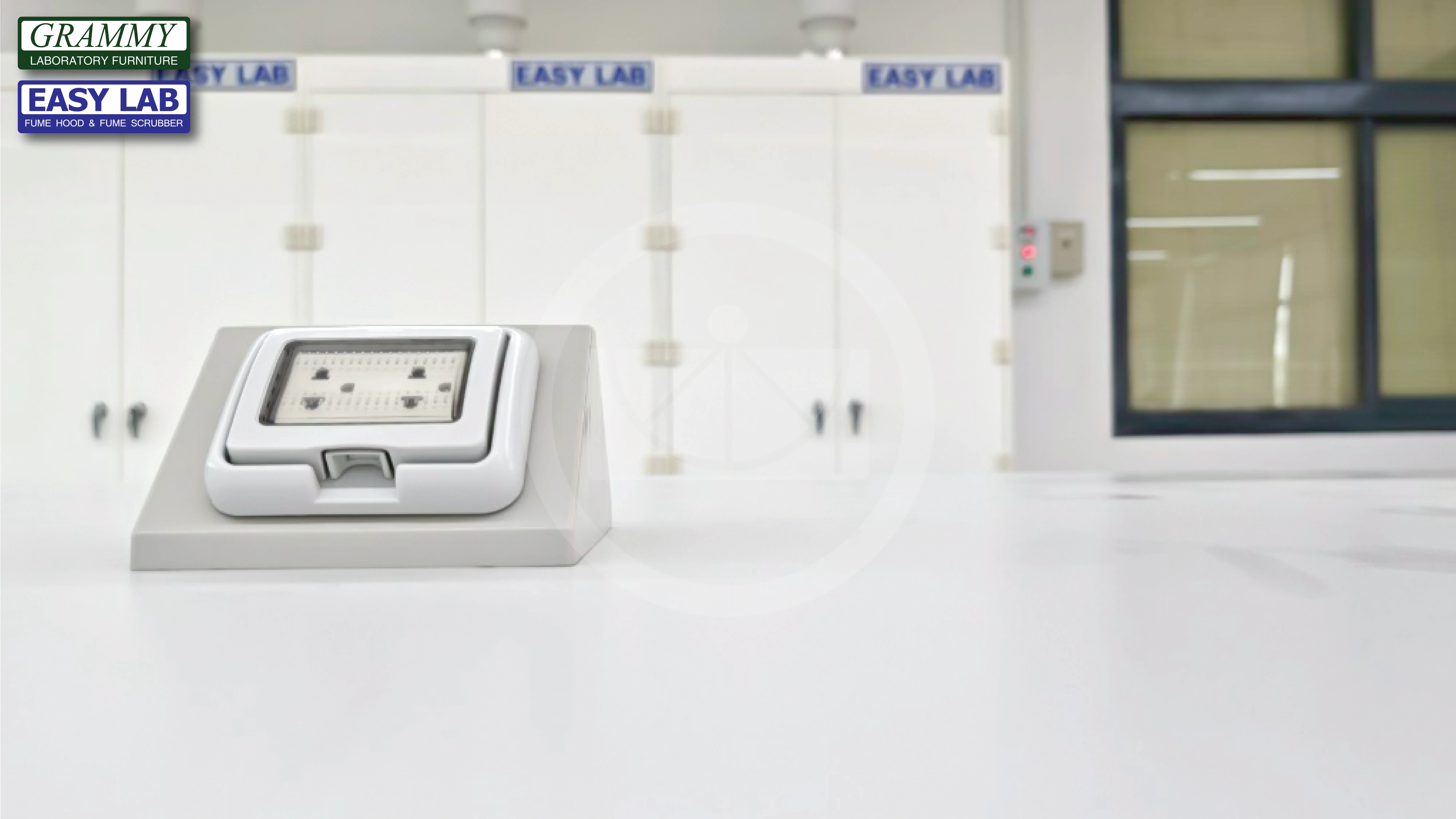 ติดตั้งโต๊ะปฏิบัติการ GRAMMY & ตู้ดูดควัน EASY LAB