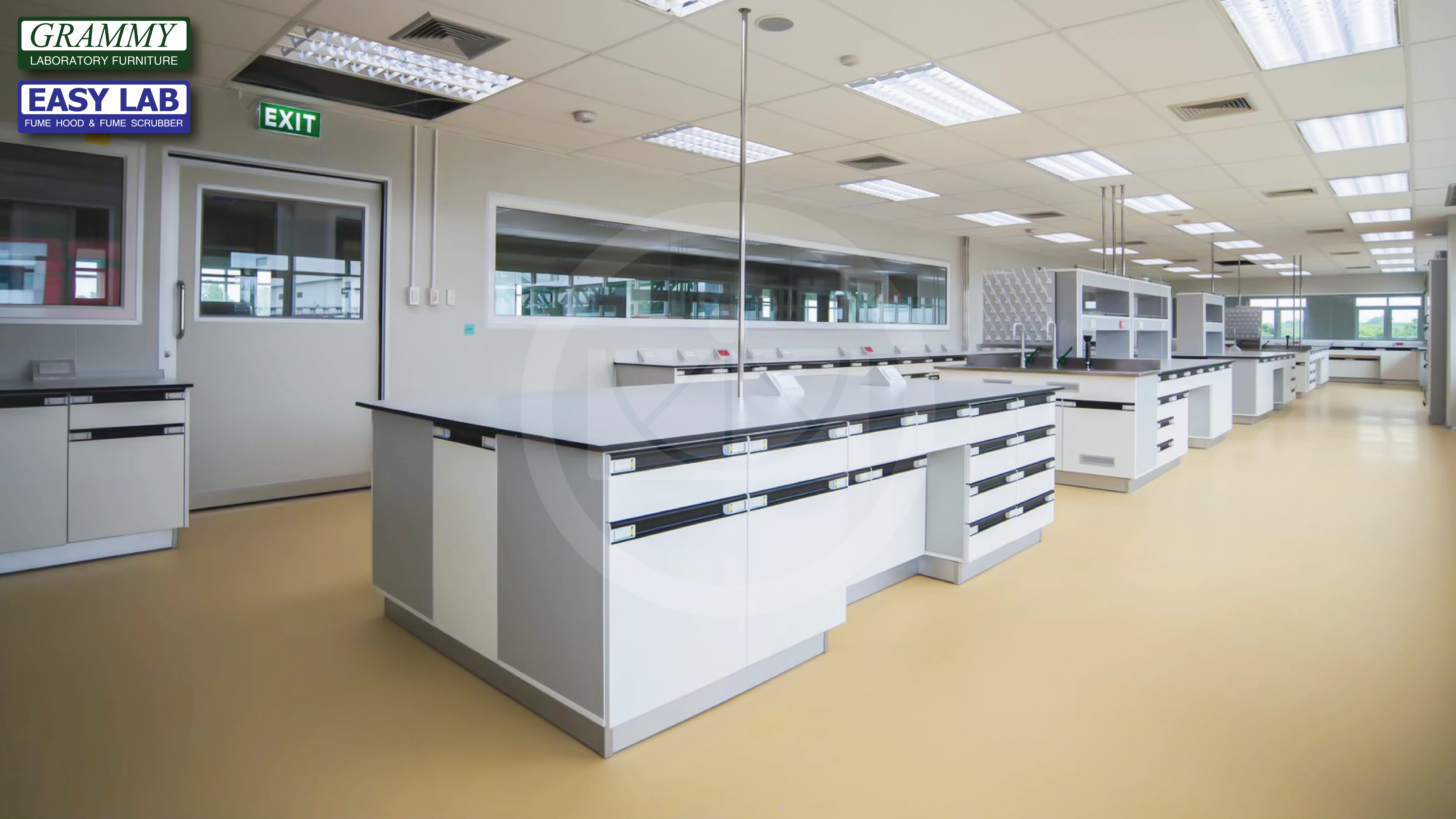 ติดตั้งโต๊ะปฏิบัติการ GRAMMY & ตู้ดูดควัน EASY LAB